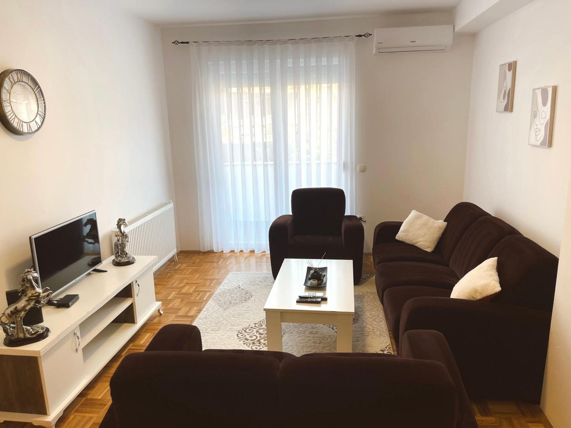 Apartment Troi Prishtine Bagian luar foto