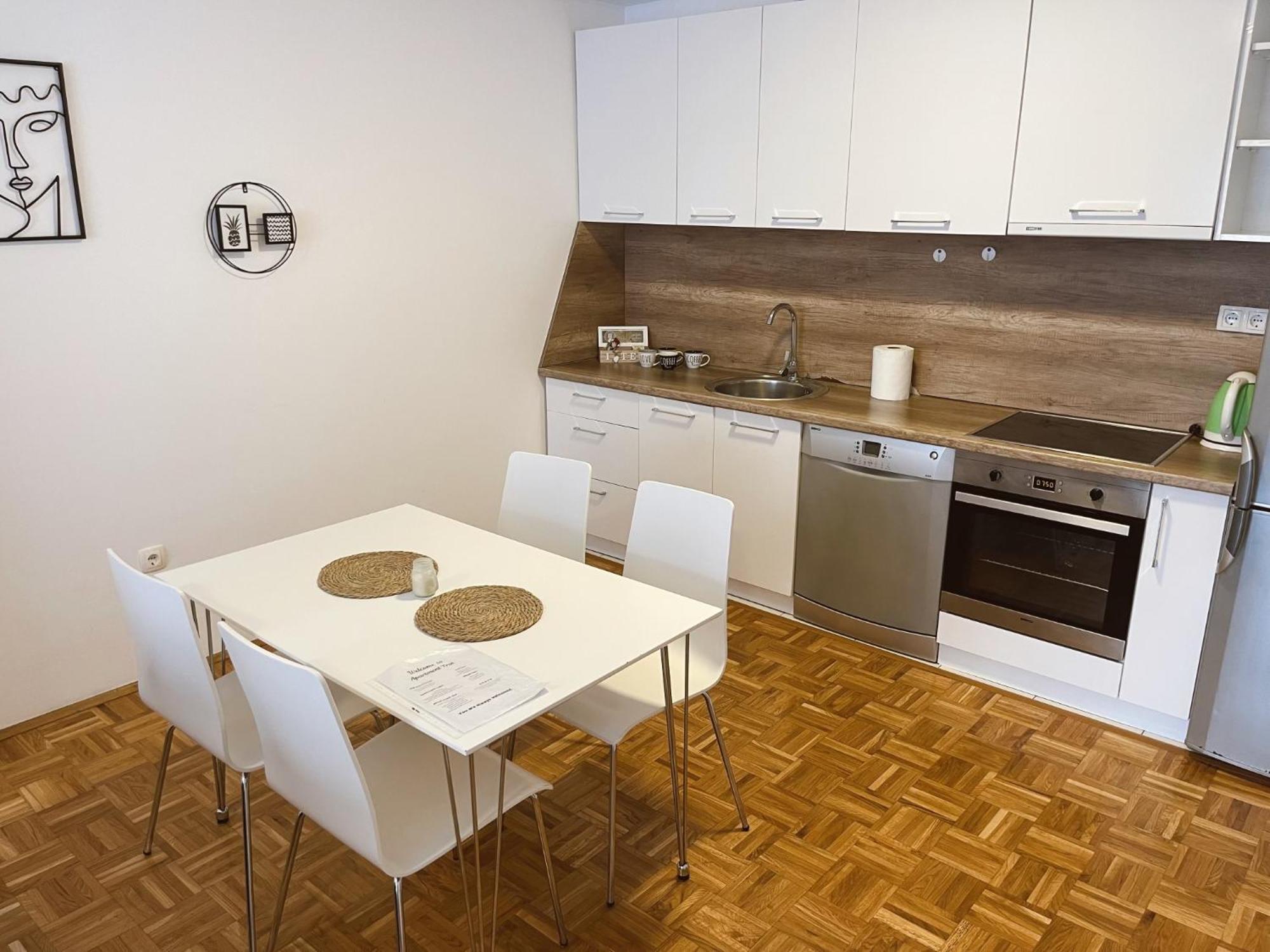 Apartment Troi Prishtine Bagian luar foto